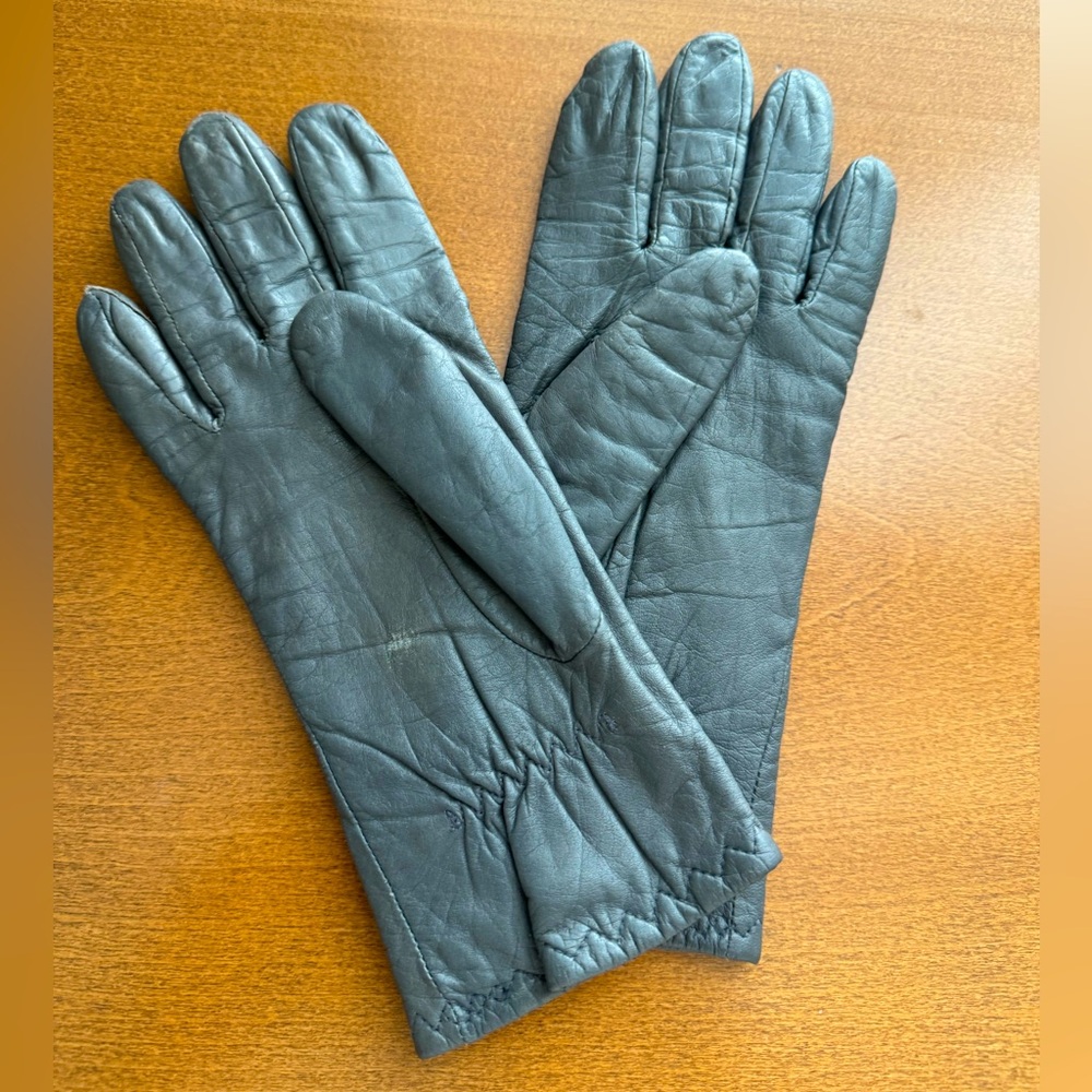 Women’s Gray Leather “Thinsulate” Gloves- Size Small